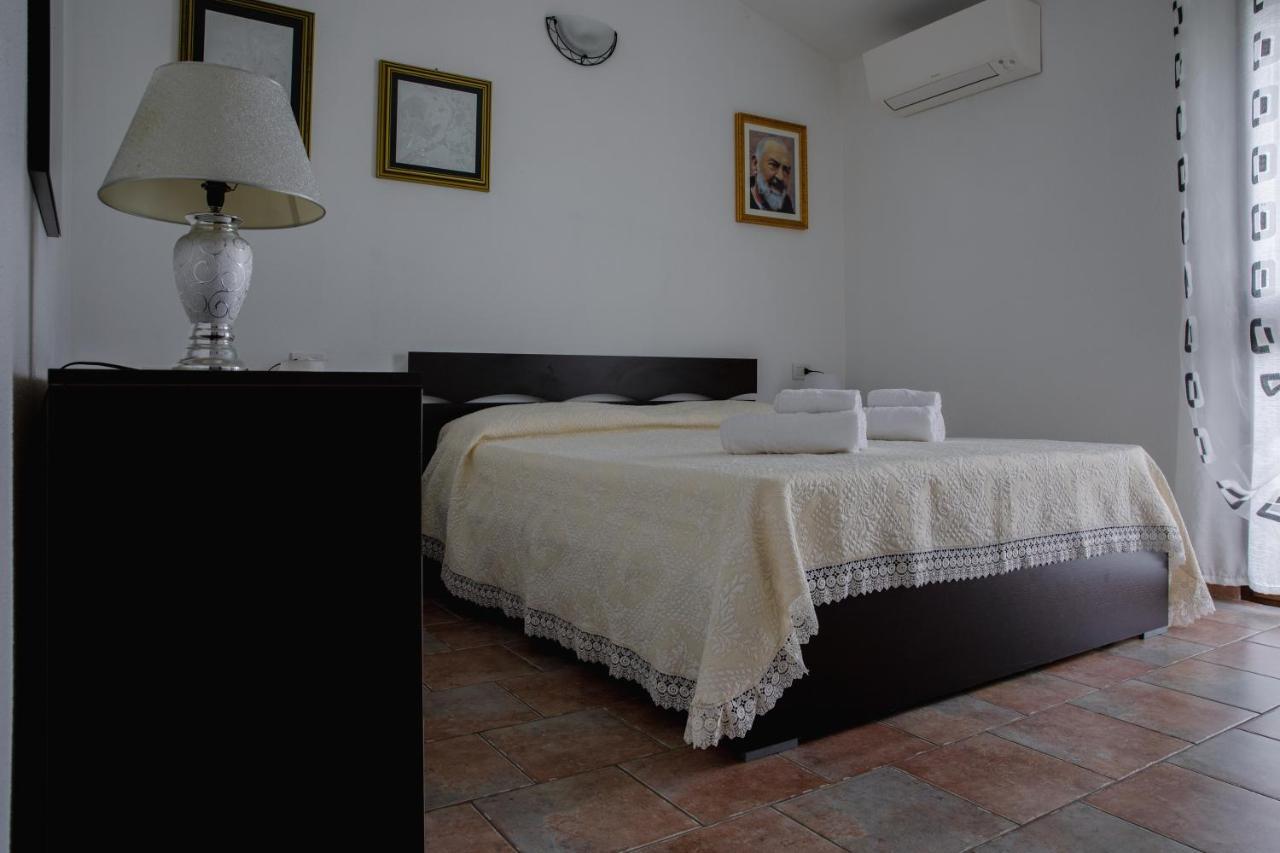 タナウネッラ Le Residenze Di Baia Sant'Annaヴィラ エクステリア 写真